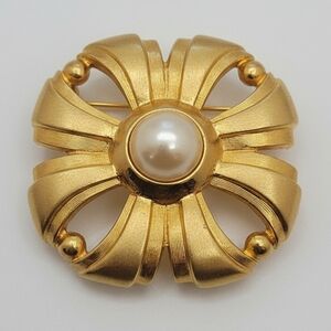 Vintage Large 1980s Gold-Tone Faux Pearl Sunburst Open-Work Brooch